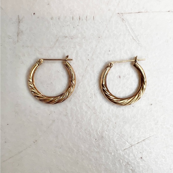 14K Pure Gold Twisted Oval Hoop Earrings - Picture 4 of 6